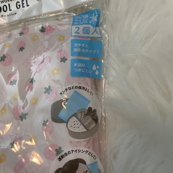 Amifa Cool Gel/Ice Pack. Strawberry/Floral Print. Multicolor. - Picture 3 of 7